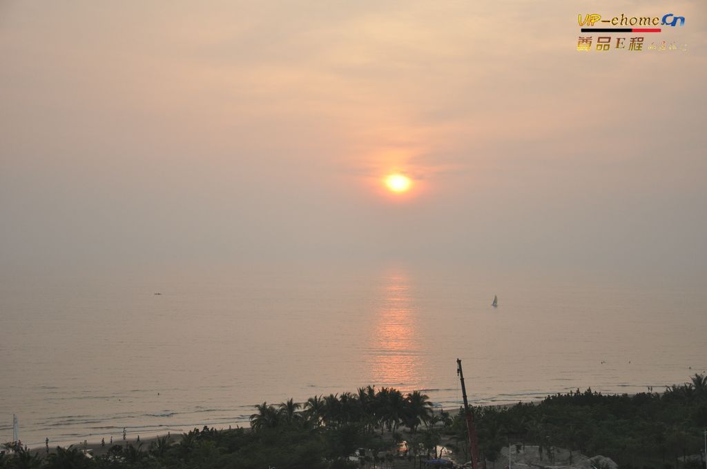 阳台直面大海，可看三亚湾夕阳美景，远眺南山108米观音。